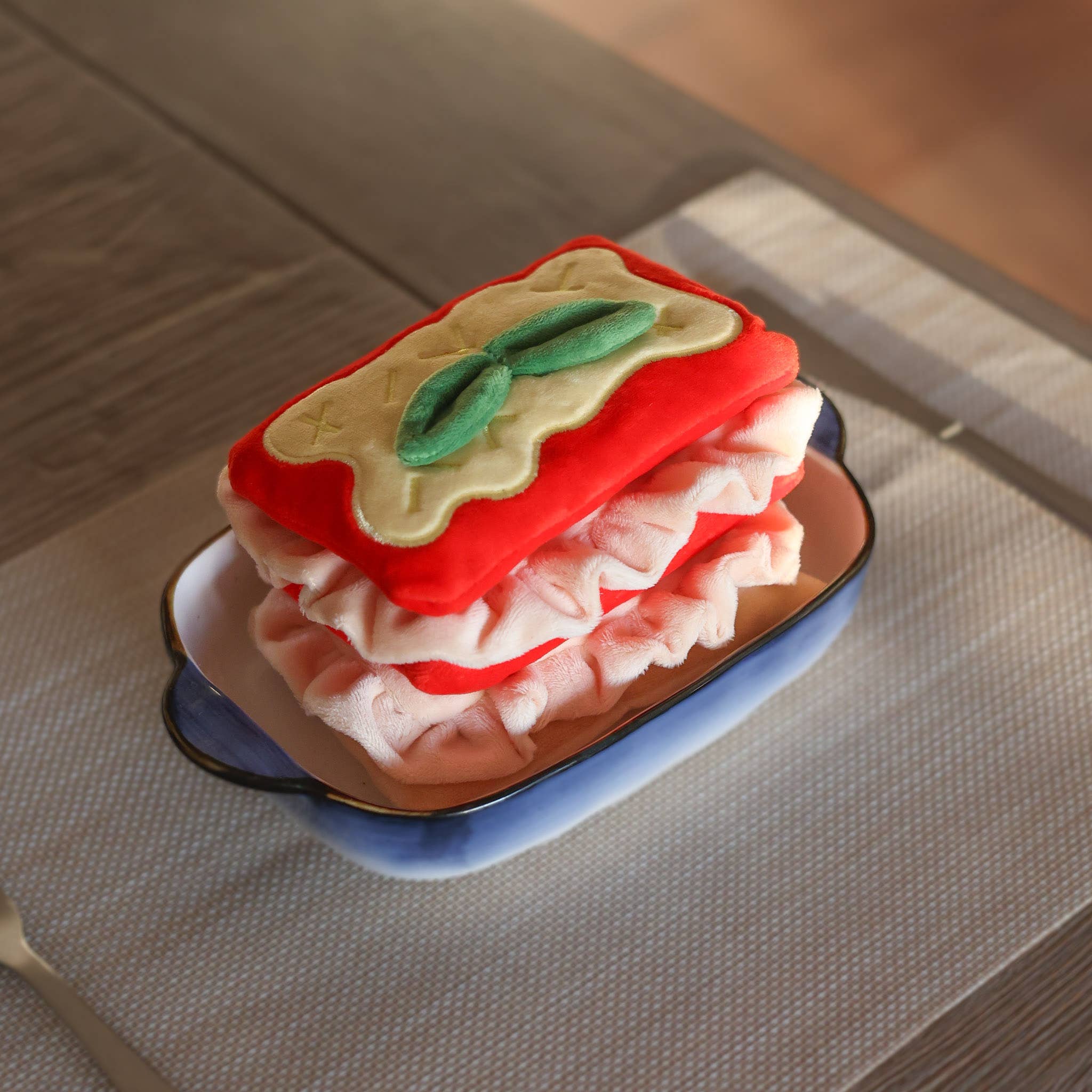 Lasagna Forage Toy