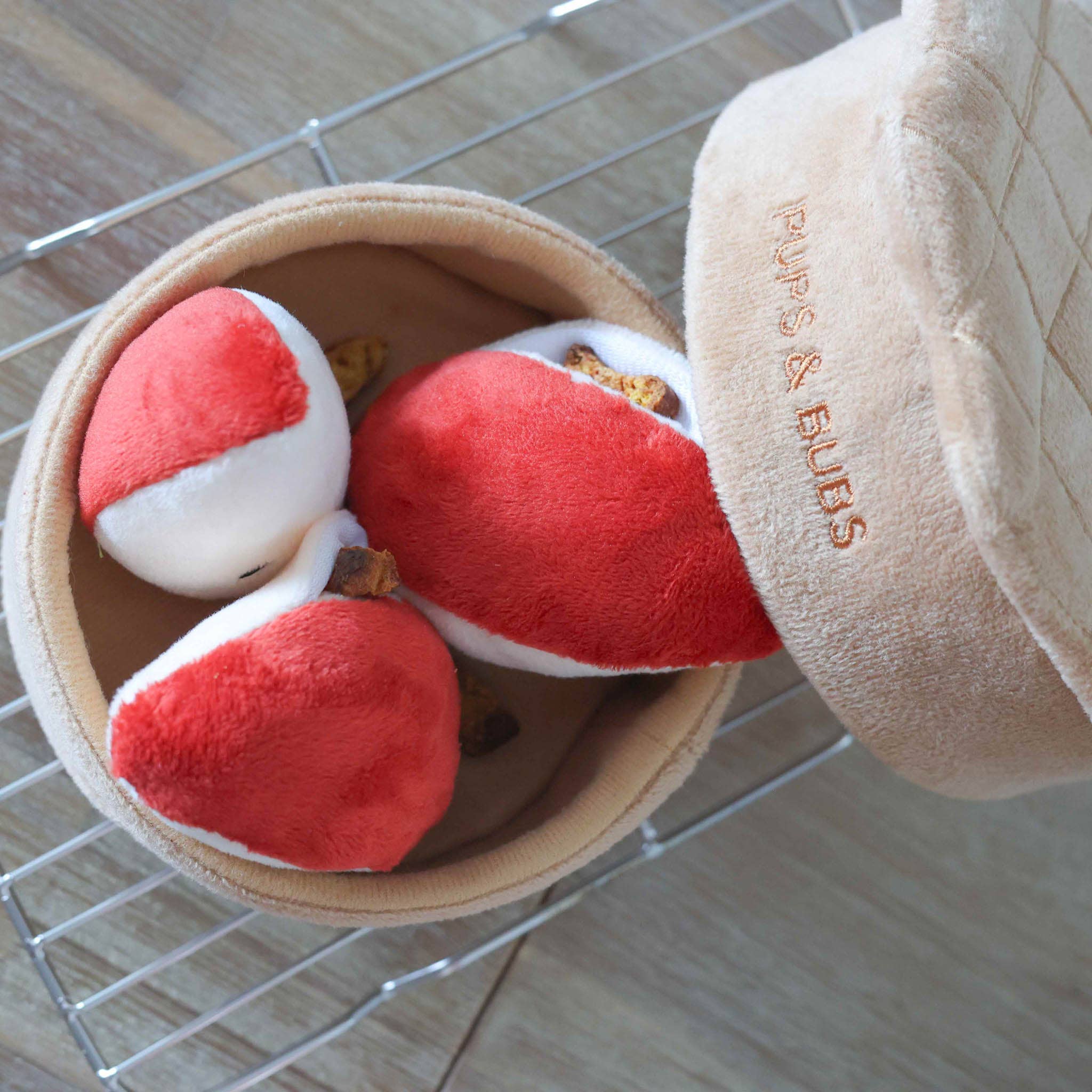Apple Pie Forage Toy