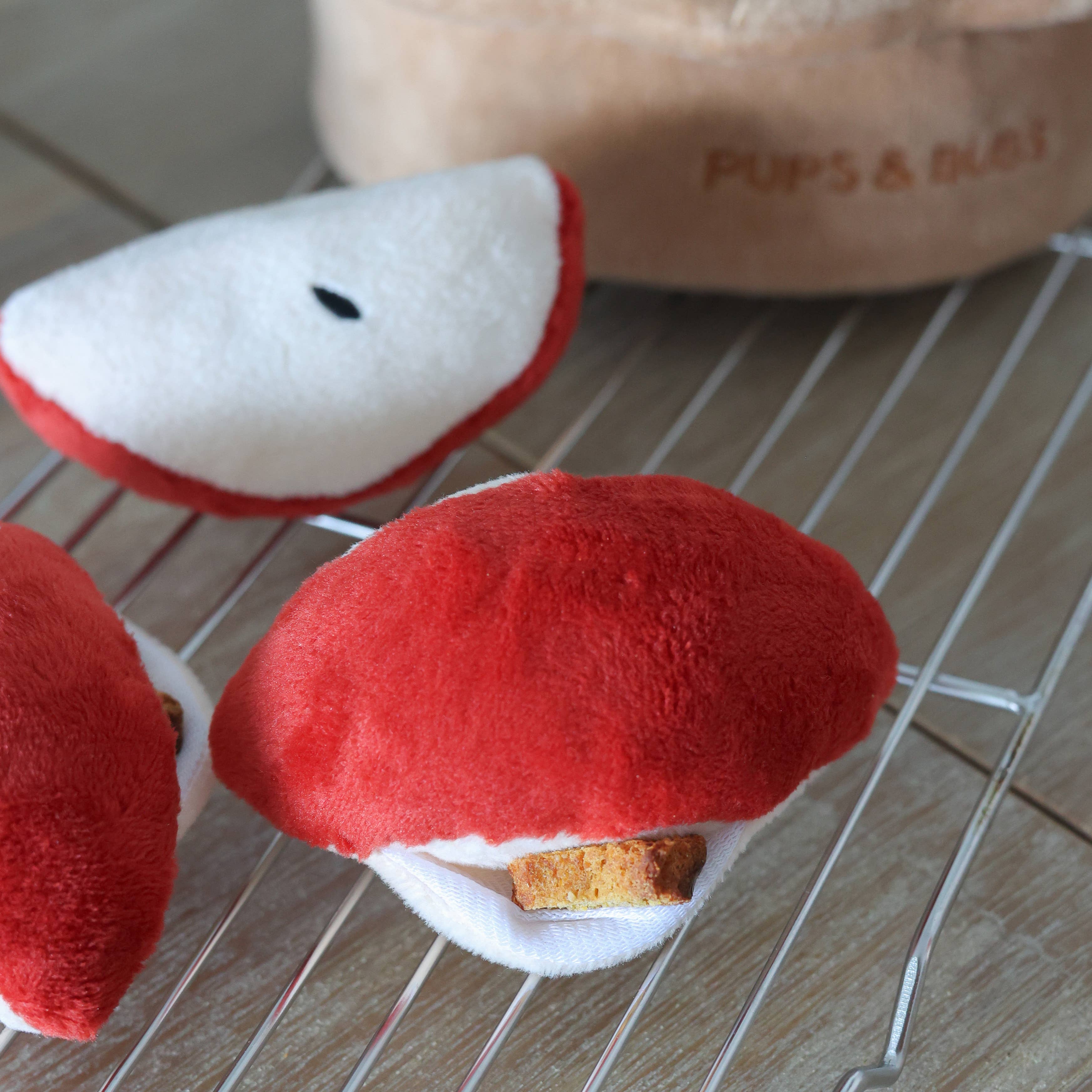 Apple Pie Forage Toy