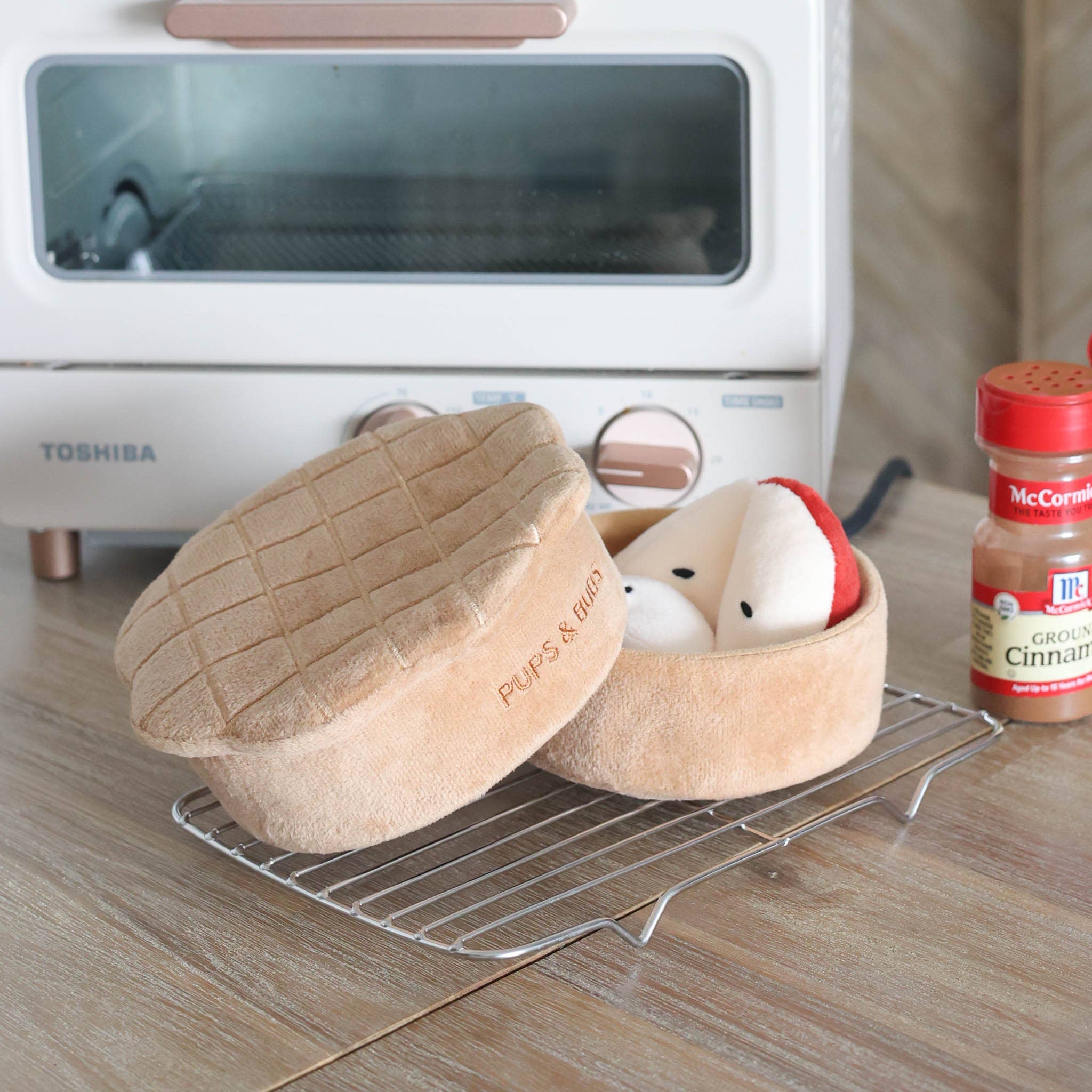 Apple Pie Forage Toy